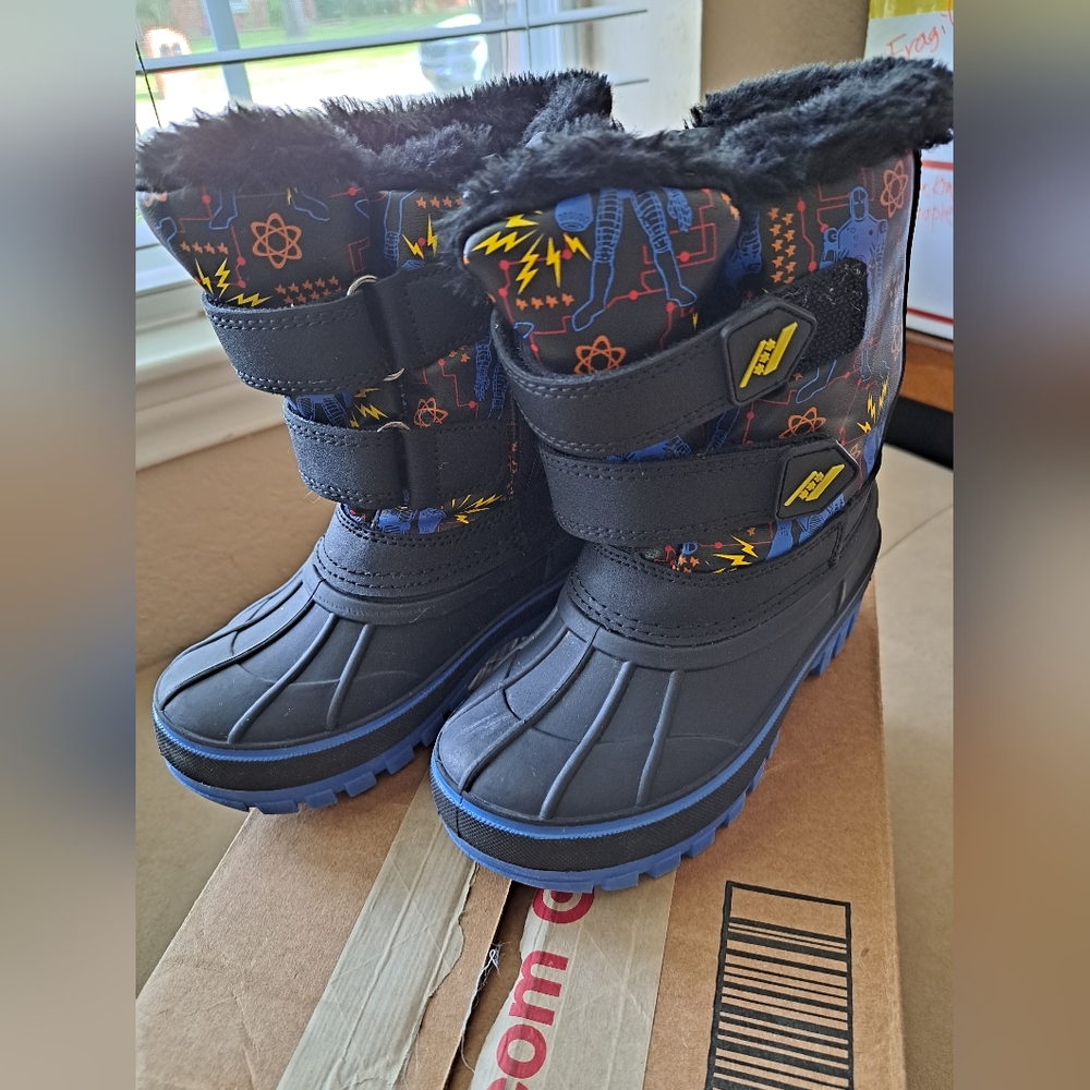 Snow / winter boots toddler size 9
